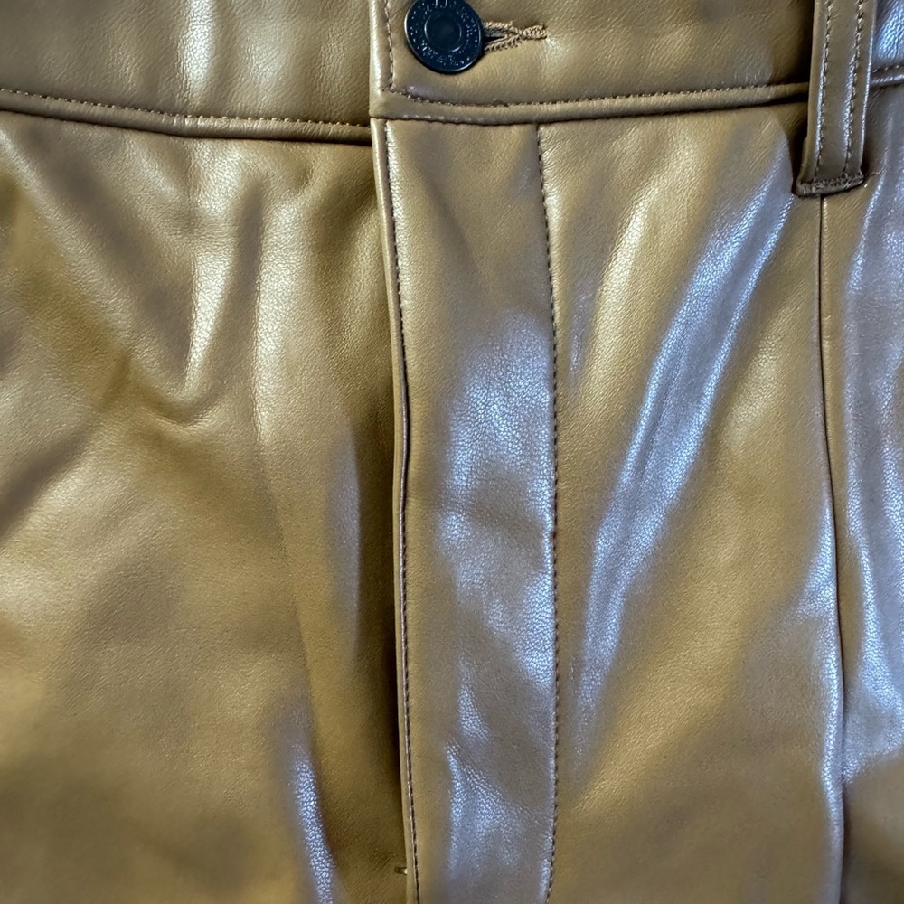 Abercrombie & Fitch NWT Curve
Love Skinny Ultra High-Rise faux leather pants - Picture 3 of 5